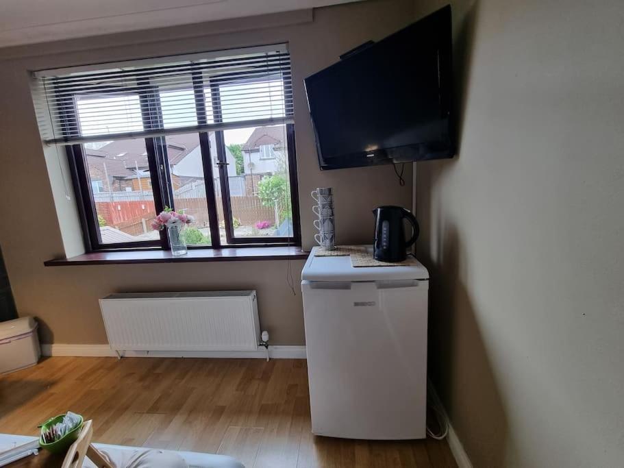 Spacious House City Skyline And Mountain Views Close Too Belfast Centre And Airports Free Parking Eksteriør billede