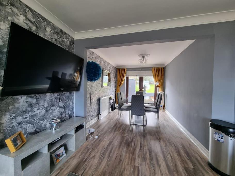Spacious House City Skyline And Mountain Views Close Too Belfast Centre And Airports Free Parking Eksteriør billede